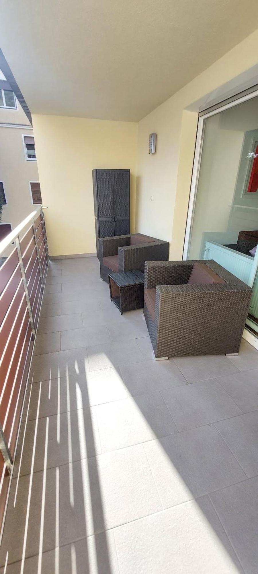 A Due Isolati Dal Centro Di